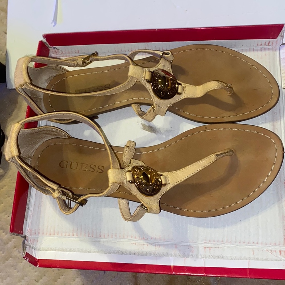 Guess women ivory/gold slingback thong flat sandals size 7.5M
